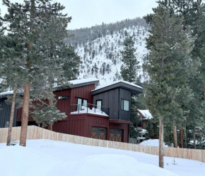 Frisco Ski Chalet at Base of Mt Royal